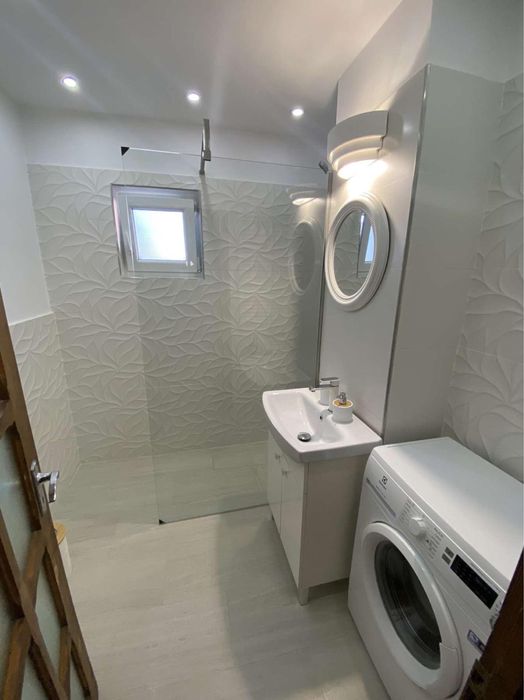 Inchiriez apartament