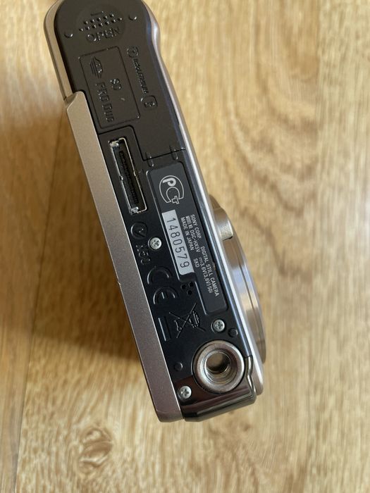 Продавам фотоапарат Sony DSC-HX5V
