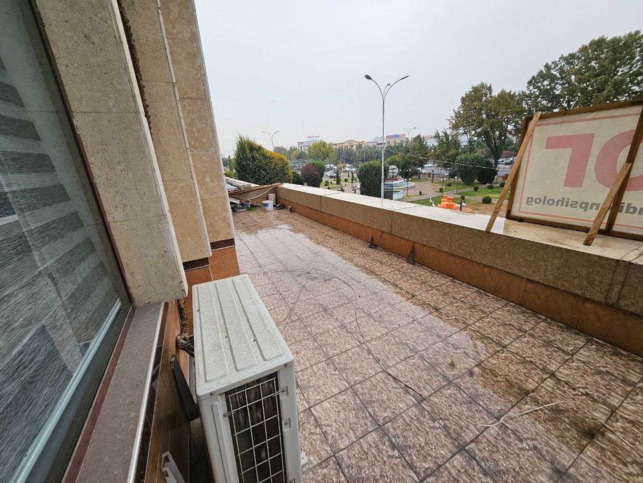 Офис учун ижарага Андижон марказида, 24/7 кўчада жой