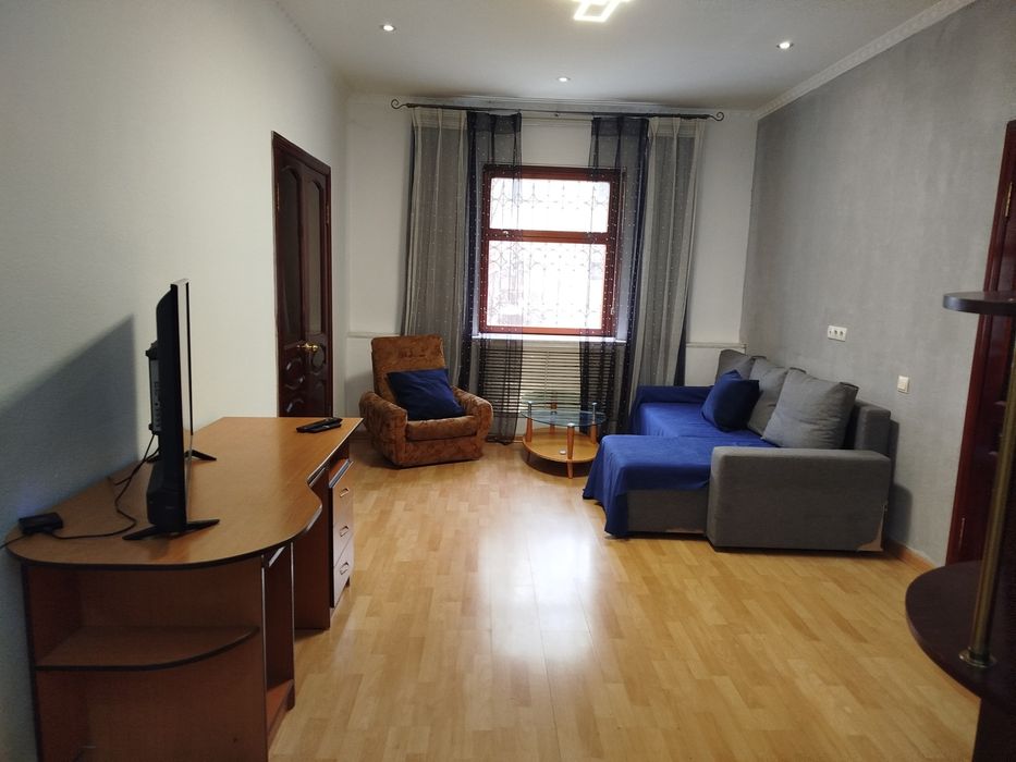 Сдаётся 2х-комн квартира в центре