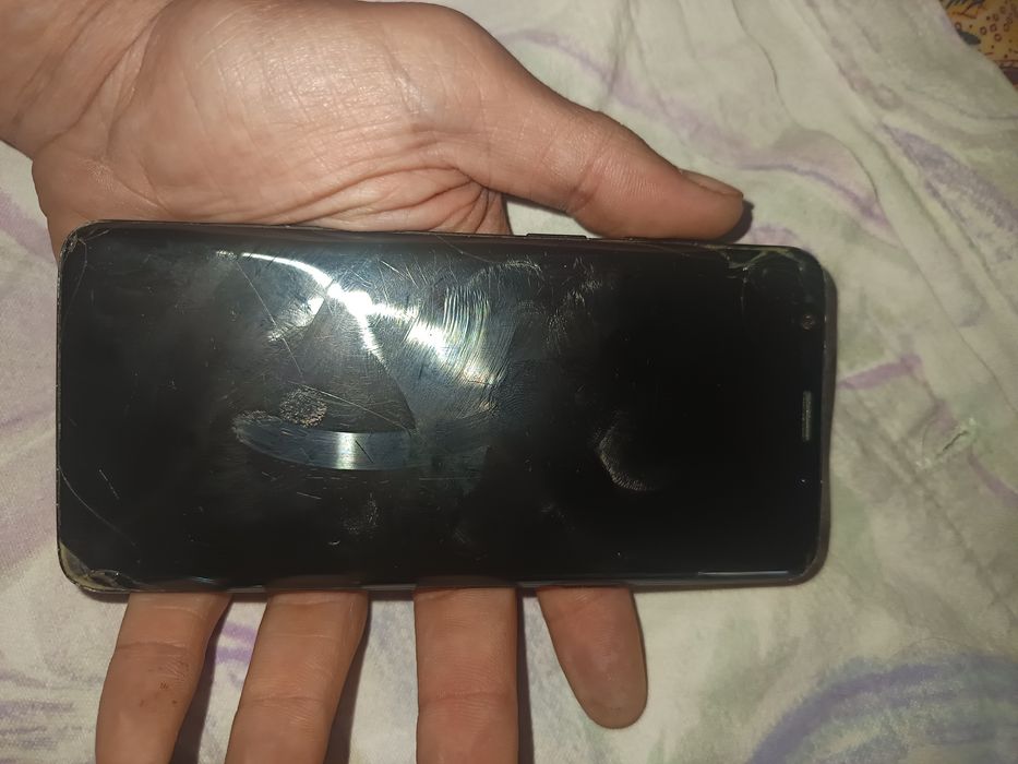 Vând S 7 edge și S 9