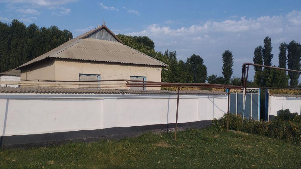 Уй сотилади 1 та Уй нархига 2 та уй зор уй зор нарх