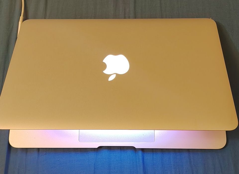 MacBook Air 11" (2011) - Intel i5 / 2GB RAM / 60GB SSD