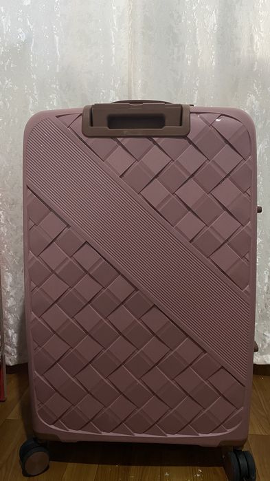 срочно продам Чемодан новый