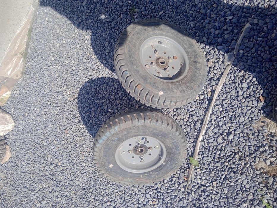 Продавам инвентар за фреза.