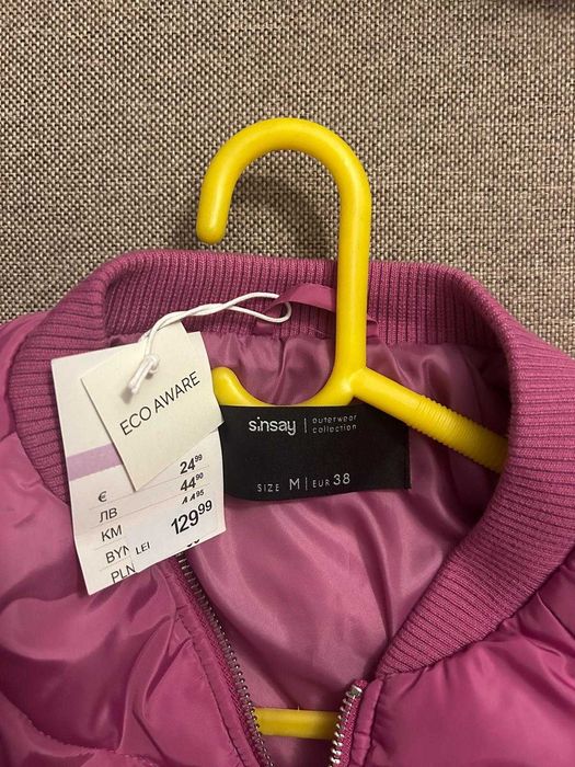 Geaca bomber cu eticheta