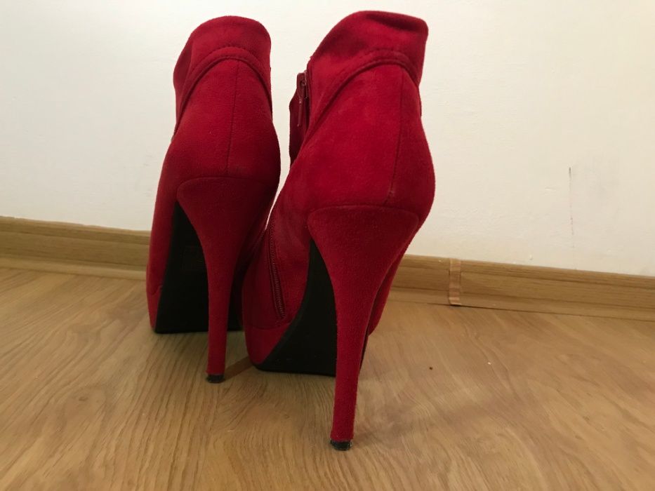 Botine Rosii cu toc cui