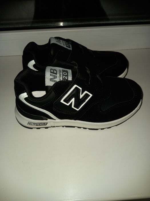 Продам новые кроссовки