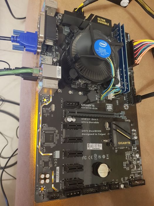 procesor i5 7500, placa de baza socket 1151, ram 8GB DDR4, cooler