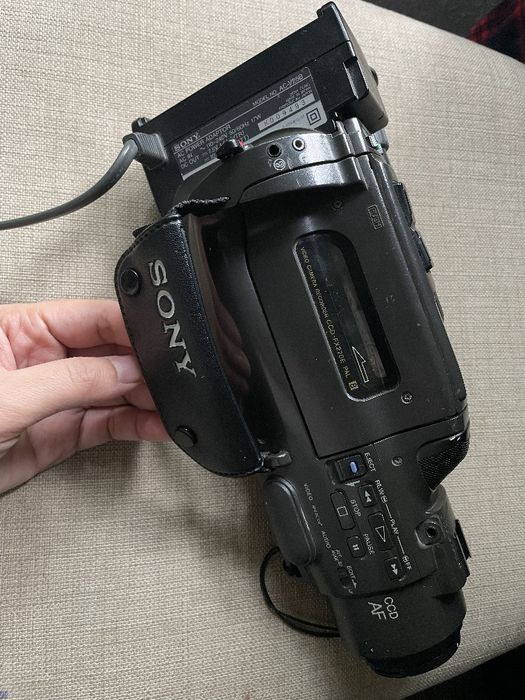 Видеокамера SONY AC-V25B