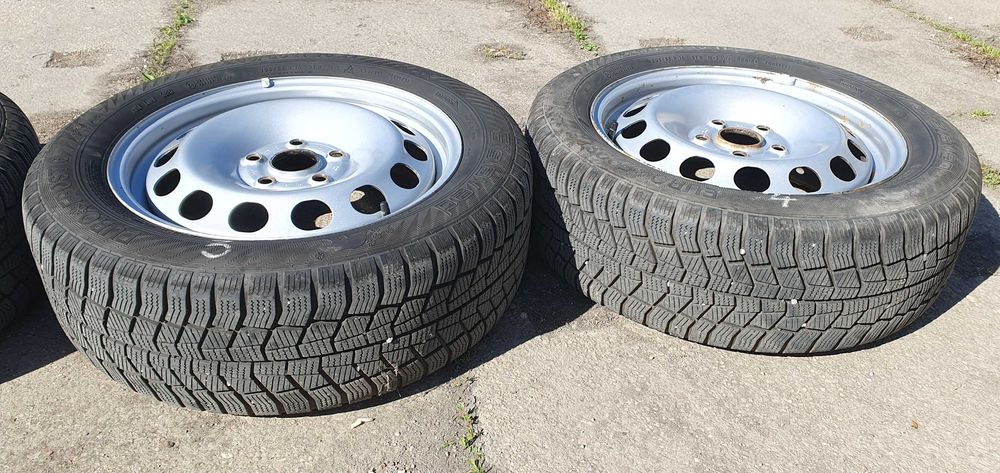 Set 4 cauciucuri de iarna cu jante de tabla GOLF 7