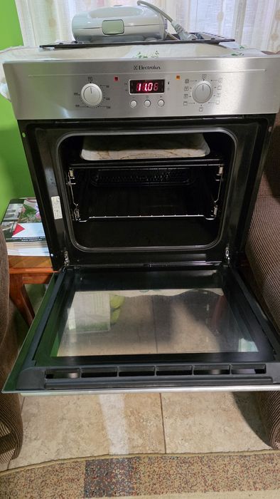 Cuptor electric Electrolux incorporabil.