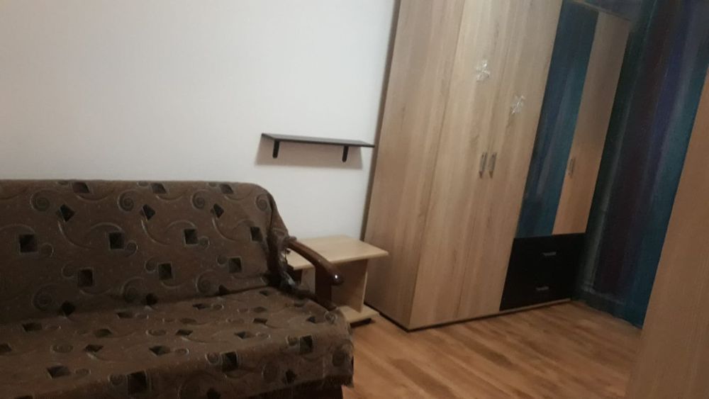 Închiriez garsoniera