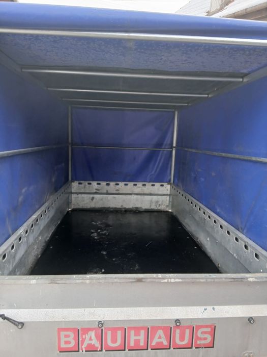 Remorca stema de 750 kg.