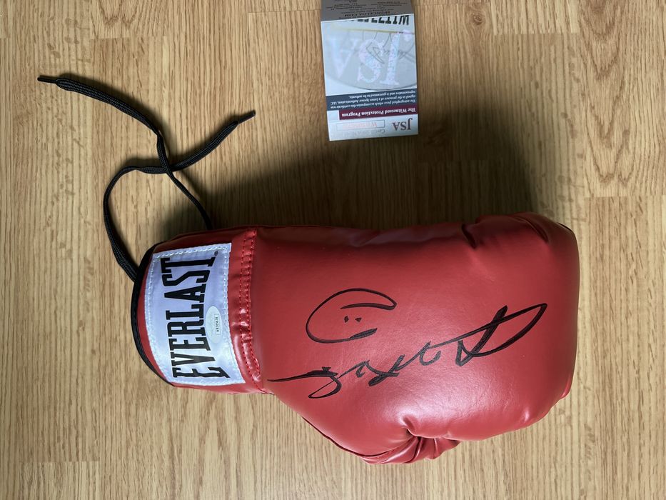 Manusa Box cu autograf Sugar Ray Leonard