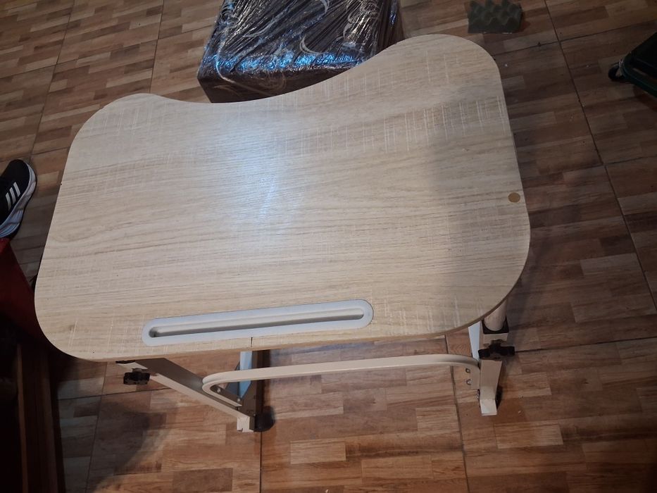 Masuta pe role  sau fixa Elemente mobilier