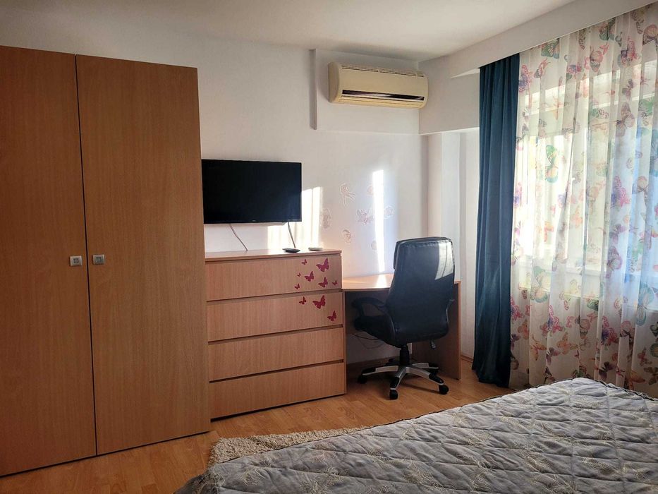 Proprietar, inchiriez apartament 3 cam, decomandat, bilateral, 2 bai, 77 mp, mobilat si utilat, centrala, Craiova-George Enescu, str. Dimbovita, et.3
