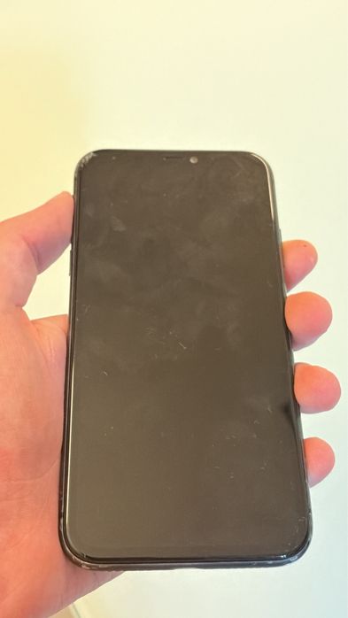 iPhone 11 телефон