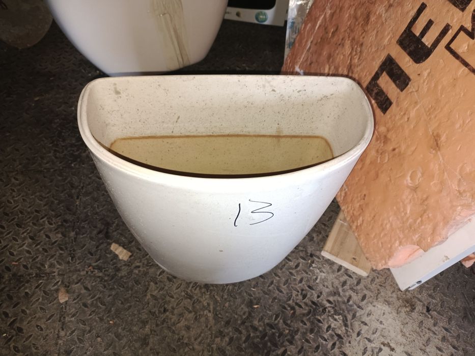 Продам бачки унитаза 8000