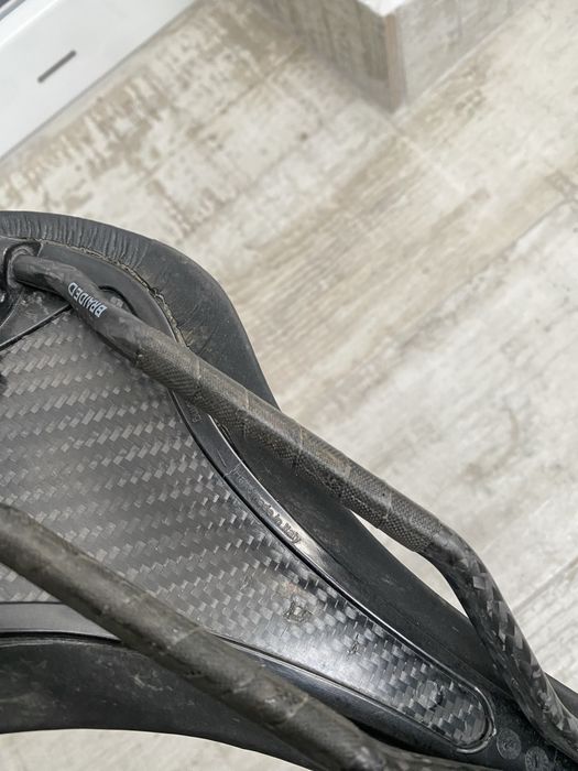 Продавам изцяло карбонова седалка fizik fi’zi:k carbon