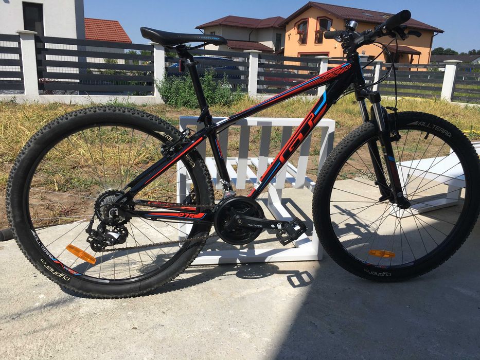 bicicleta tip MTB marca GT pentru adolescenti de 1.58-1.65 m