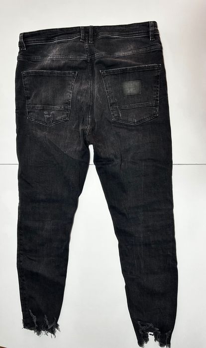 Дамски дънки ZARA с накъсан ефект