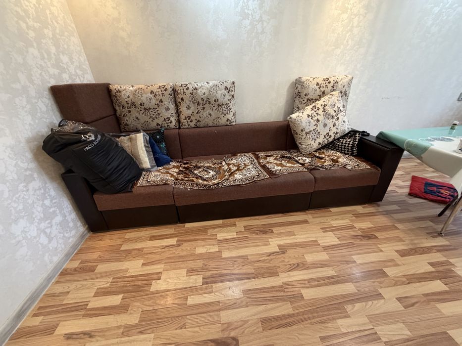 Продам раскладывающийся диван