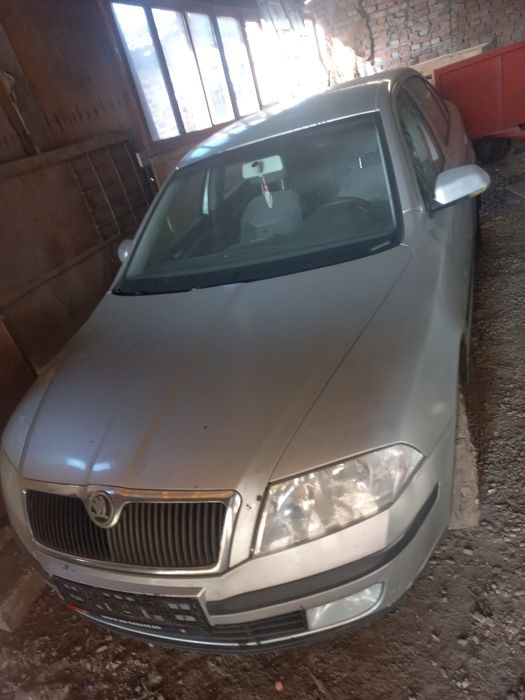 Vand sau dau la dezmembrat skoda octavia