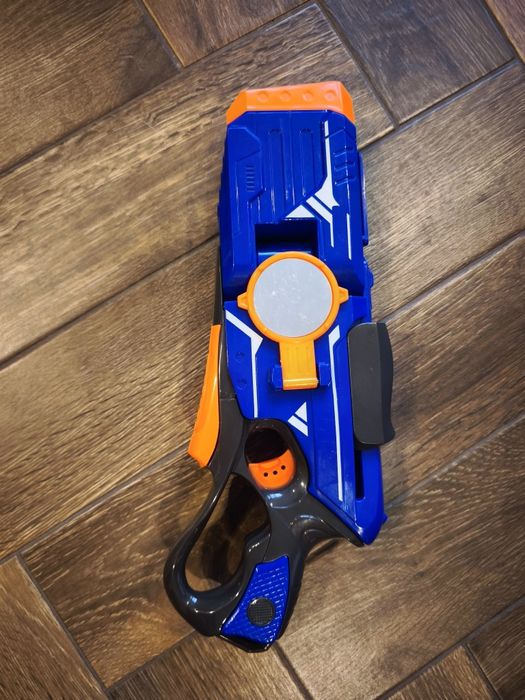 Бластери и пистолети Nerf