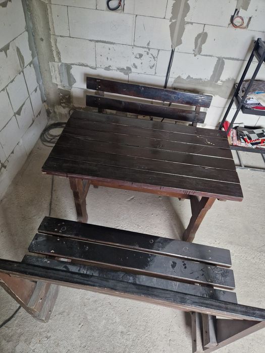 Vând masă lemn cu 2 bancute gradina  terasa
