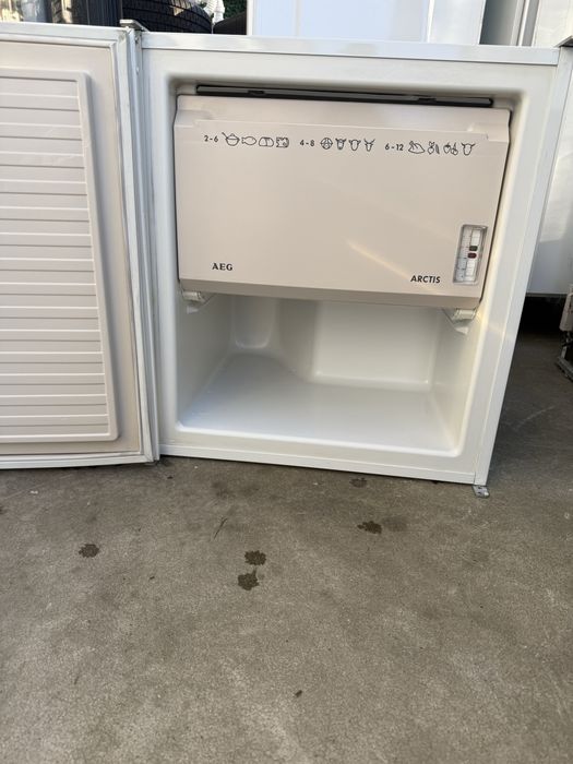 Малък фризер AEG 60 см висок