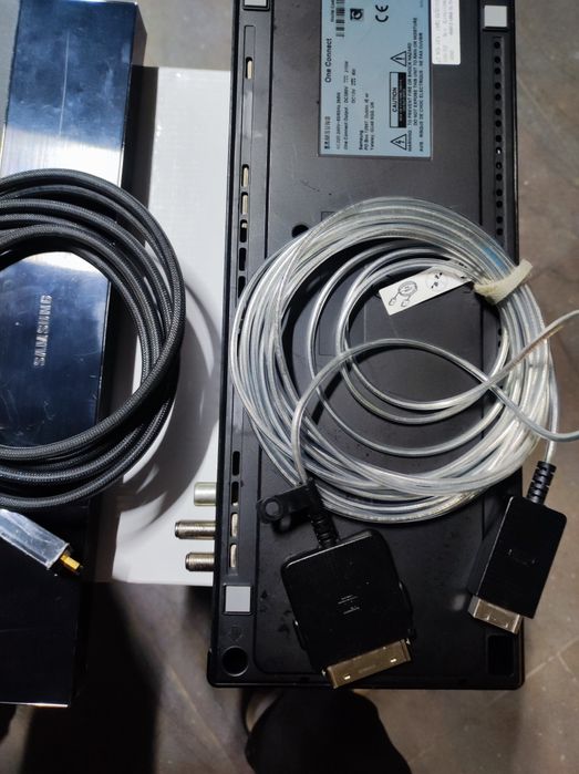 One Conect și cablul.  Soc 1002T și UHD55