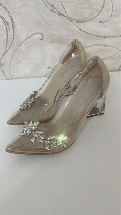 Продаю женские туфли