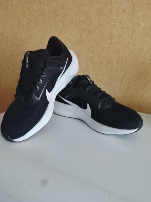 Кроссовки. NIKE.