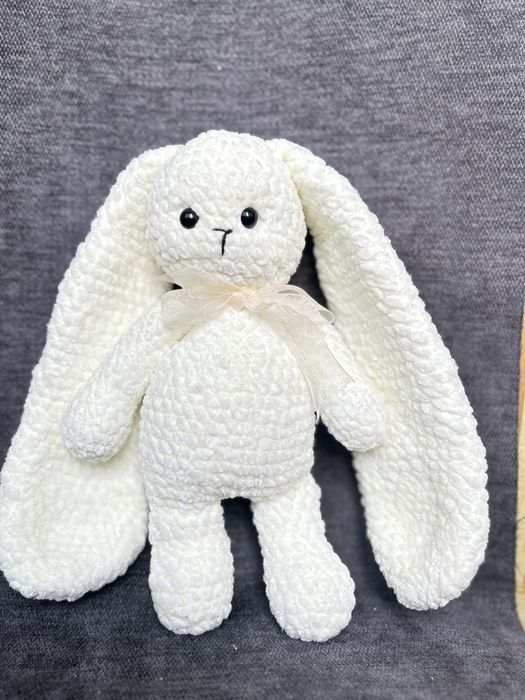 Вязаная игрушка зайчик
