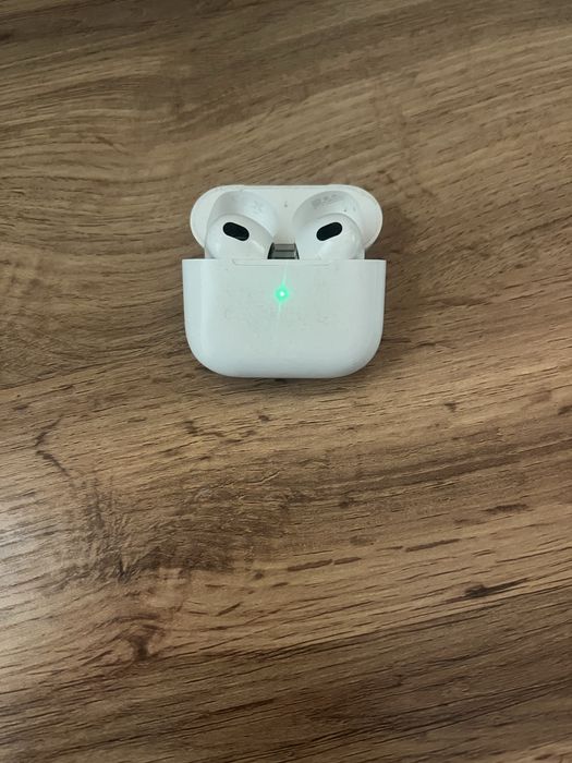 Продам  AirPods 3