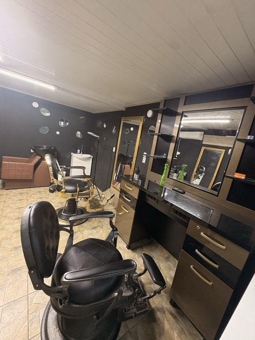 Vand (24000€) sau inchiriez spatiu comercial complet amenajat pentru frizerie