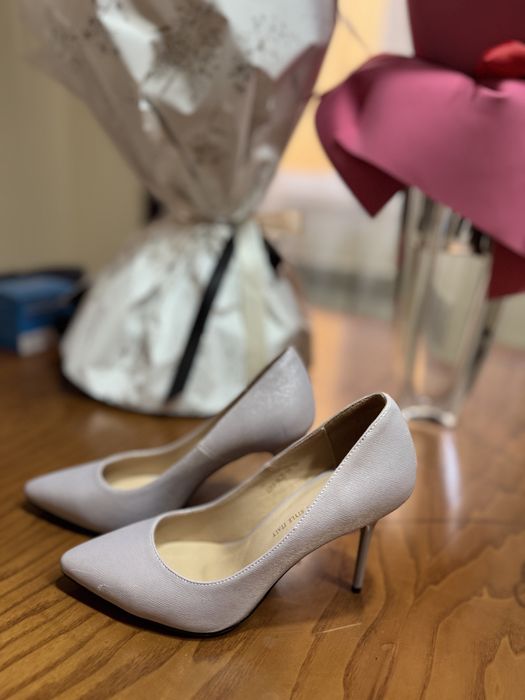 Продается серебристые туфли