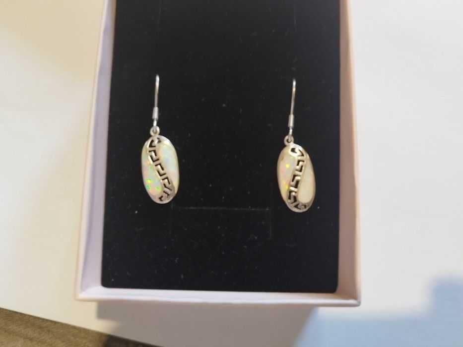 Сребърни обеци с опал