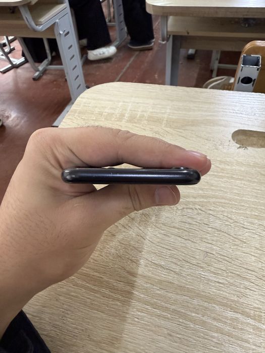 Iphone se 2 sotiladi