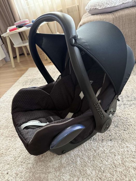 Продавам Стол/кошница за кола на Maxi Cosi