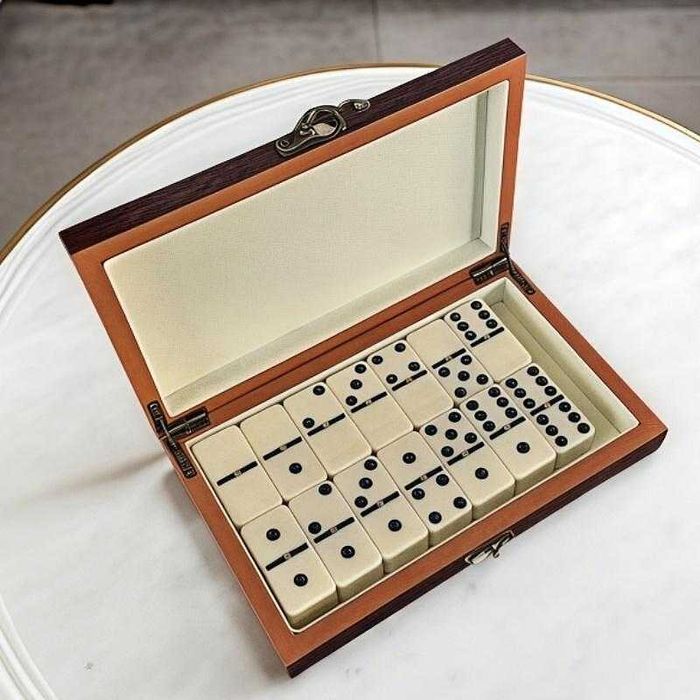 Домино Настолна Игра