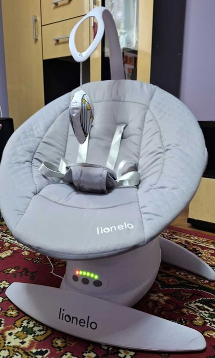 Balansoar electric pentru bebeluși.