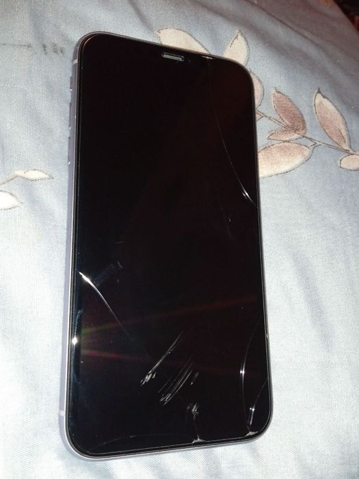 iPhone 11 б/у срочно