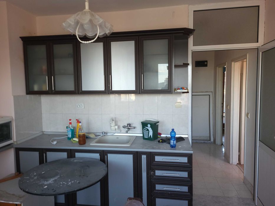 Продава четиристаен апартамент в гр.Пещера