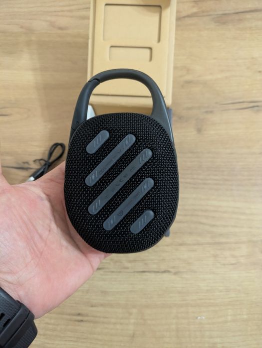Vând boxa portabila JBL Clip 5