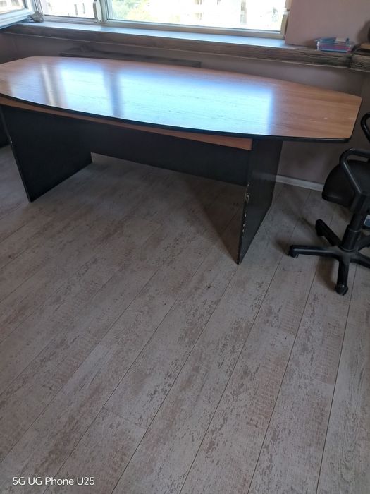 Масивна офис маса