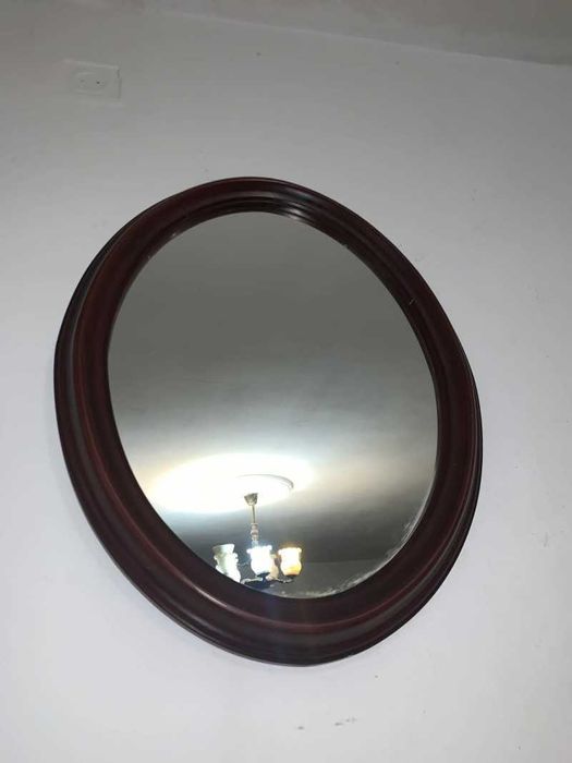 Oglinda de perete in rama de lemn in doua poziti