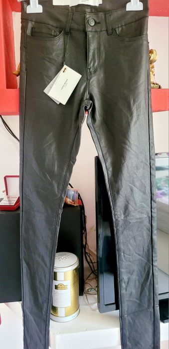 Нов панталон на Vero Moda размер XS