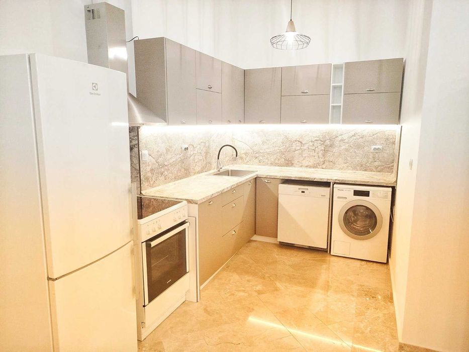 Имот Корект дава под наем обз 2- Стаен апарт, център